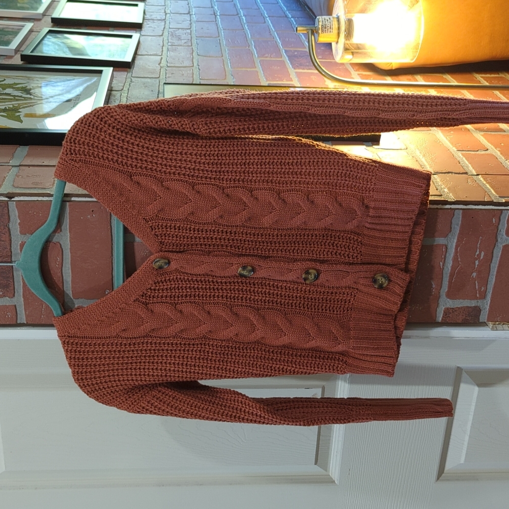 Moon and Madison cropped cable knit sweater